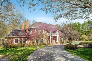 532 Walker Rd, Great Falls, VA 22066 - Photo 3