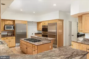 532 Walker Rd, Great Falls, VA 22066 - Photo 23