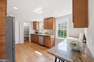 7803 Fieldcrest Ct, Falls Church, VA 22042 - Photo 7