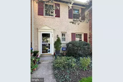 229 Commons Drive NW, Vienna, VA 22180 - Photo 1