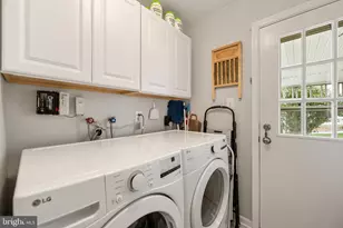 8805 Aquary Ct, Springfield, VA 22153 - Photo 15