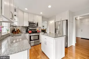 8805 Aquary Ct, Springfield, VA 22153 - Photo 3