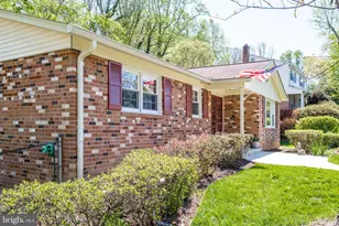 8709 Powder Horn Rd, Springfield, VA 22152 - Photo 7