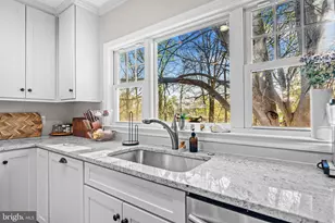2722 Woodley Pl, Falls Church, VA 22046 - Photo 17
