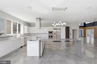 6600 Reserves Hill Ct, Annandale, VA 22003 - Photo 9