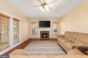 408 Woodgrove Ct, Herndon, VA 20170 - Photo 17