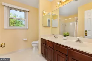 408 Woodgrove Ct, Herndon, VA 20170 - Photo 29