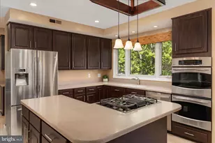 408 Woodgrove Ct, Herndon, VA 20170 - Photo 11