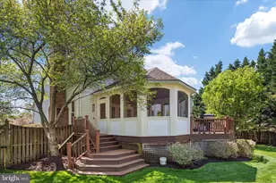 408 Woodgrove Ct, Herndon, VA 20170 - Photo 33