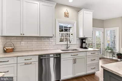 15510 Meherrin Drive, Centreville, VA 20120 - Photo 7