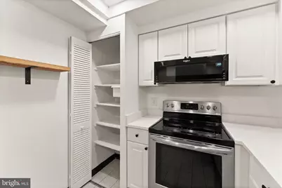 7661 Provincial Drive #305, McLean, VA 22102 - Photo 9