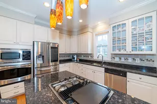 10805 Piney Pond Dr, Great Falls, VA 22066 - Photo 27