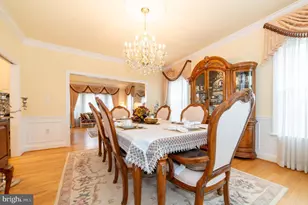 10805 Piney Pond Dr, Great Falls, VA 22066 - Photo 15