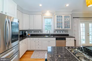 10805 Piney Pond Dr, Great Falls, VA 22066 - Photo 25