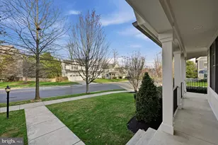 802 Cottage St SW, Vienna, VA 22180 - Photo 5