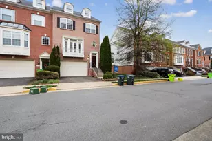 4633 Carisbrooke Ln, Fairfax, VA 22030 - Photo 3