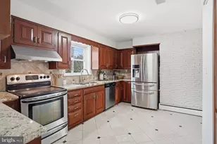 8509 Crestview Dr, Fairfax, VA 22031 - Photo 15