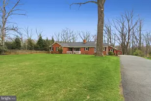 8509 Crestview Dr, Fairfax, VA 22031 - Photo 3