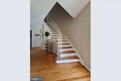 8502 Lakinhurst Lane, Springfield, VA 22152 - Photo 9