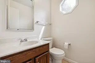 3093 Winter Pine Ct, Fairfax, VA 22031 - Photo 5