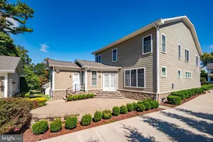 217 Pleasant St SW, Vienna, VA 22180 - Photo 5