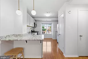 4225 Sauterne Ct, Chantilly, VA 20151 - Photo 3