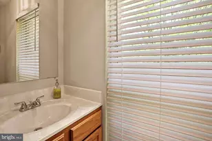 12062 Edgemere Cir, Reston, VA 20190 - Photo 11