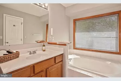 12062 Edgemere Circle, Reston, VA 20190 - Photo 15