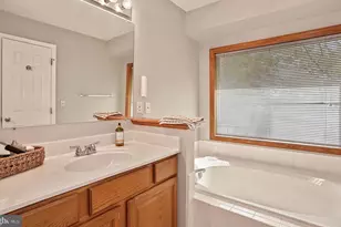 12062 Edgemere Cir, Reston, VA 20190 - Photo 15