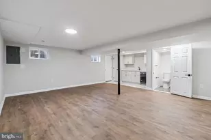 6815 Rolling Rd, Springfield, VA 22152 - Photo 39