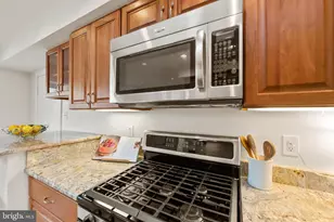 6800 Seton Ct, Springfield, VA 22152 - Photo 7