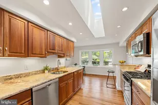 6800 Seton Ct, Springfield, VA 22152 - Photo 3
