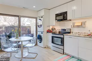 11621 Newbridge Ct, Reston, VA 20191 - Photo 17