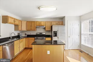 7719 Markham Grant Ln, Alexandria, VA 22315 - Photo 7