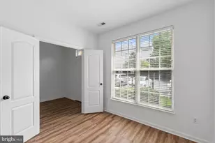 2372 Woodland Pond Ln, Herndon, VA 20171 - Photo 9