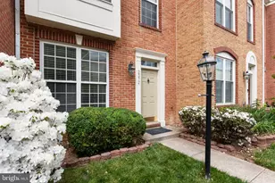 2372 Woodland Pond Ln, Herndon, VA 20171 - Photo 5