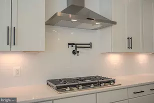 2424 Carey Ln, Vienna, VA 22181 - Photo 9