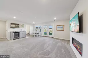 2390 Stella Pl, Alexandria, VA 22303 - Photo 9