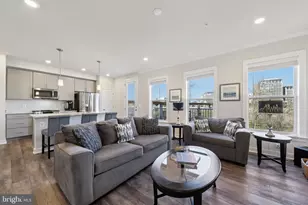 2390 Stella Pl, Alexandria, VA 22303 - Photo 3