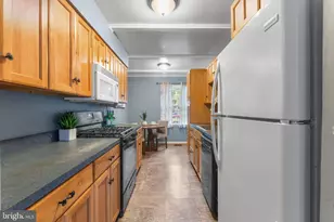 14710 Bentley Square, Centreville, VA 20120 - Photo 15