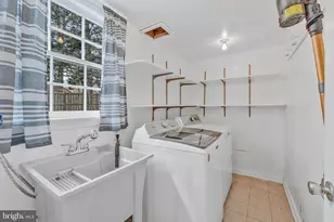 8203 Galahad Ct, Annandale, VA 22003 - Photo 15