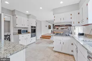 8203 Galahad Ct, Annandale, VA 22003 - Photo 13