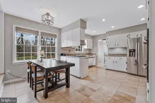 8203 Galahad Ct, Annandale, VA 22003 - Photo 11