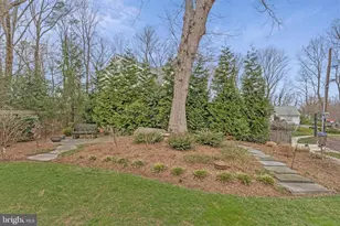 8203 Galahad Ct, Annandale, VA 22003 - Photo 45