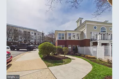 1645 International Drive #TH-18, McLean, VA 22102 - Photo 37