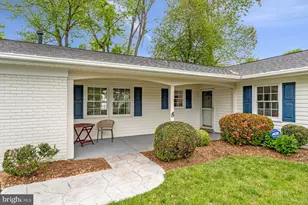4136 Meadow Hill Ln, Fairfax, VA 22033 - Photo 5