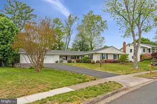 4136 Meadow Hill Ln, Fairfax, VA 22033 - Photo 3