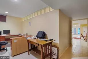 5135 Summit Dr, Fairfax, VA 22030 - Photo 23