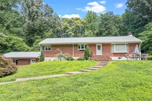 5135 Summit Dr, Fairfax, VA 22030 - Photo 1