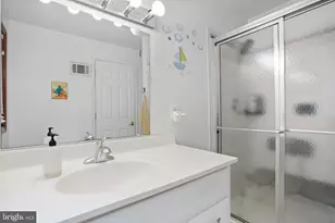 5135 Summit Dr, Fairfax, VA 22030 - Photo 17